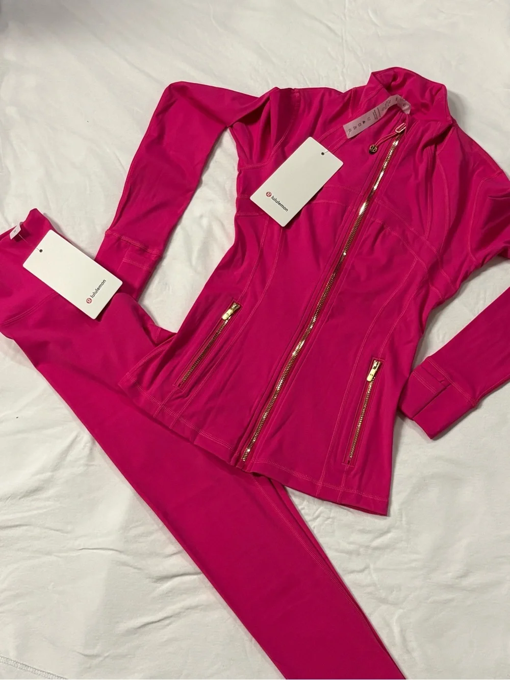 lululemon athletica Hot Pink Full-Zip sets with Gold Hardware size 2